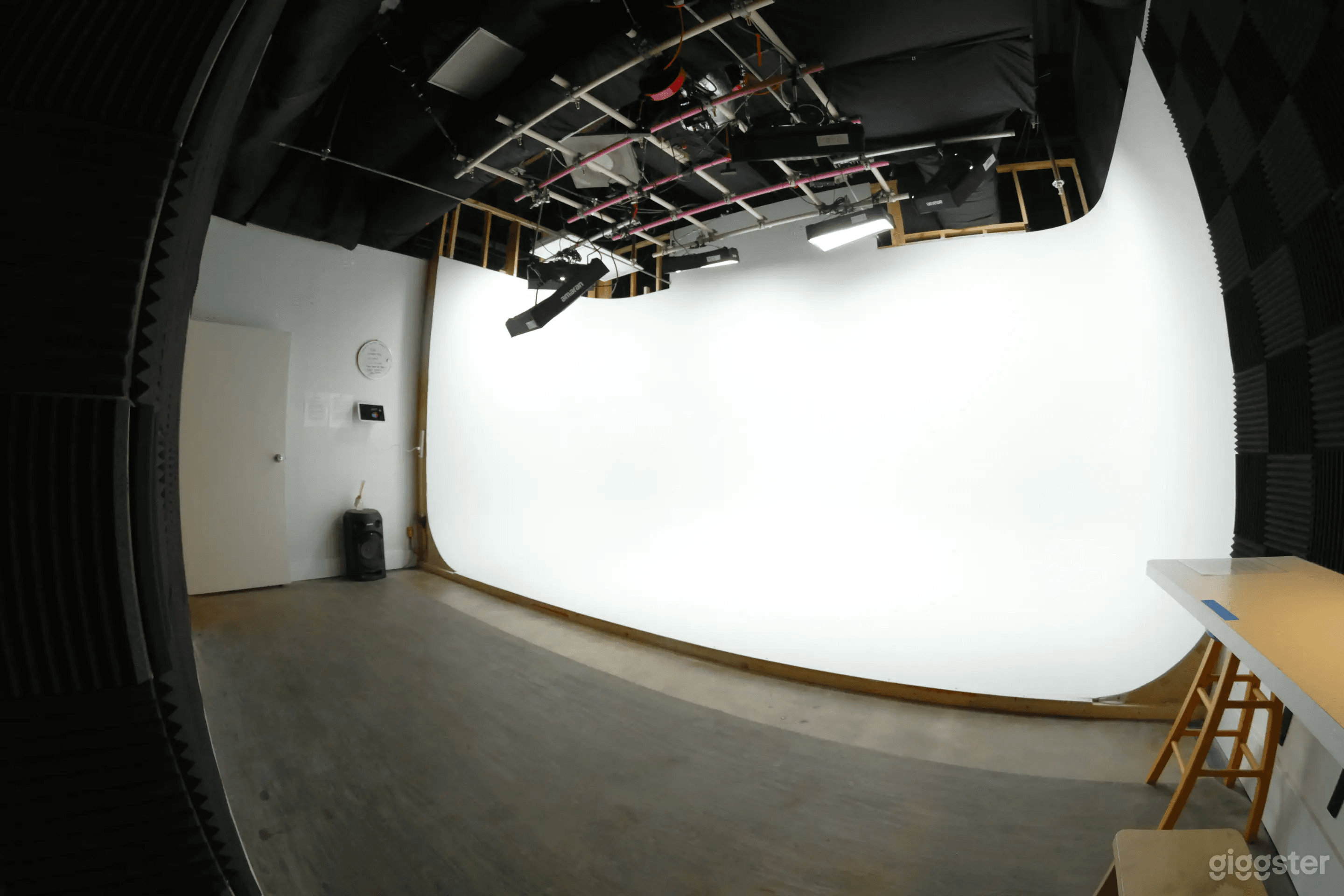 Pre-lit cyc studio, Austin: shoot location, view 1